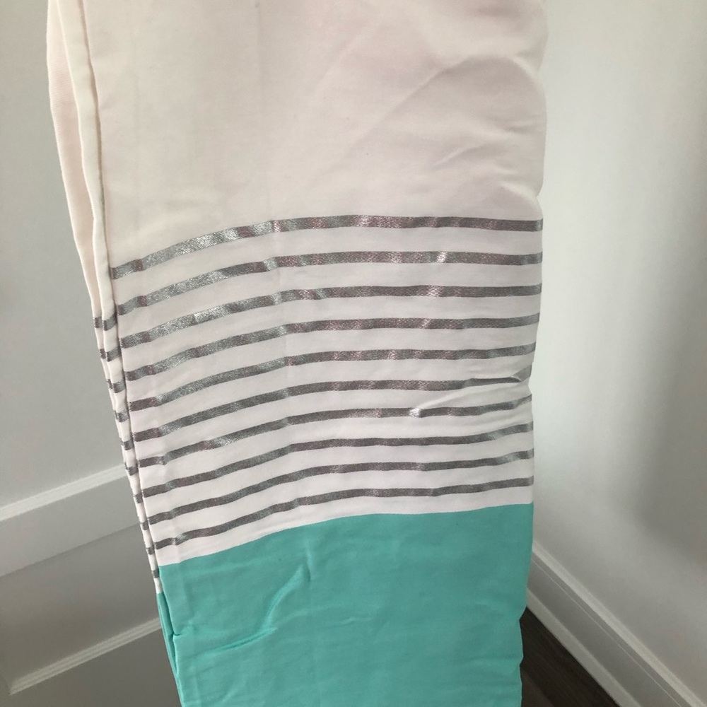 Bloomingdales Shower Curtain w/hooks and liners